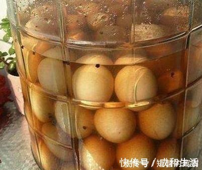 咸鸡蛋|腌咸鸡蛋时，只放盐就错了，学会“这5个”步骤，鸡蛋起沙又流油