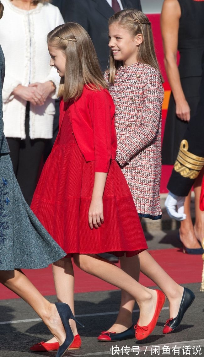 百搭|西班牙小公主个子猛窜，比姐姐还高了不少，同行时穿平底鞋好贴心