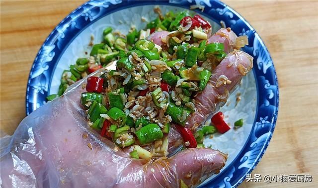 辣椒|用辣椒和虾皮一起制作成凉拌菜，做法简单，成菜香辣好吃下饭过瘾