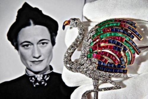 手镯 辛普森夫人的珠宝欣赏,她的豹子手镯柔性真好,能自己垂到手腕上