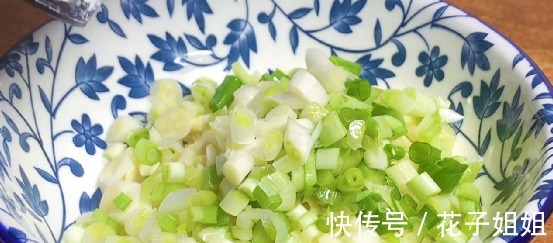 土豆丝想做成饭店里的味道是有技巧的,教你一招,酸爽开胃又下饭!