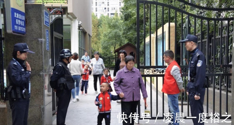 女孩|幼儿园新来的女孩，跟儿子长得一模一样，妈妈接孩子时懵了