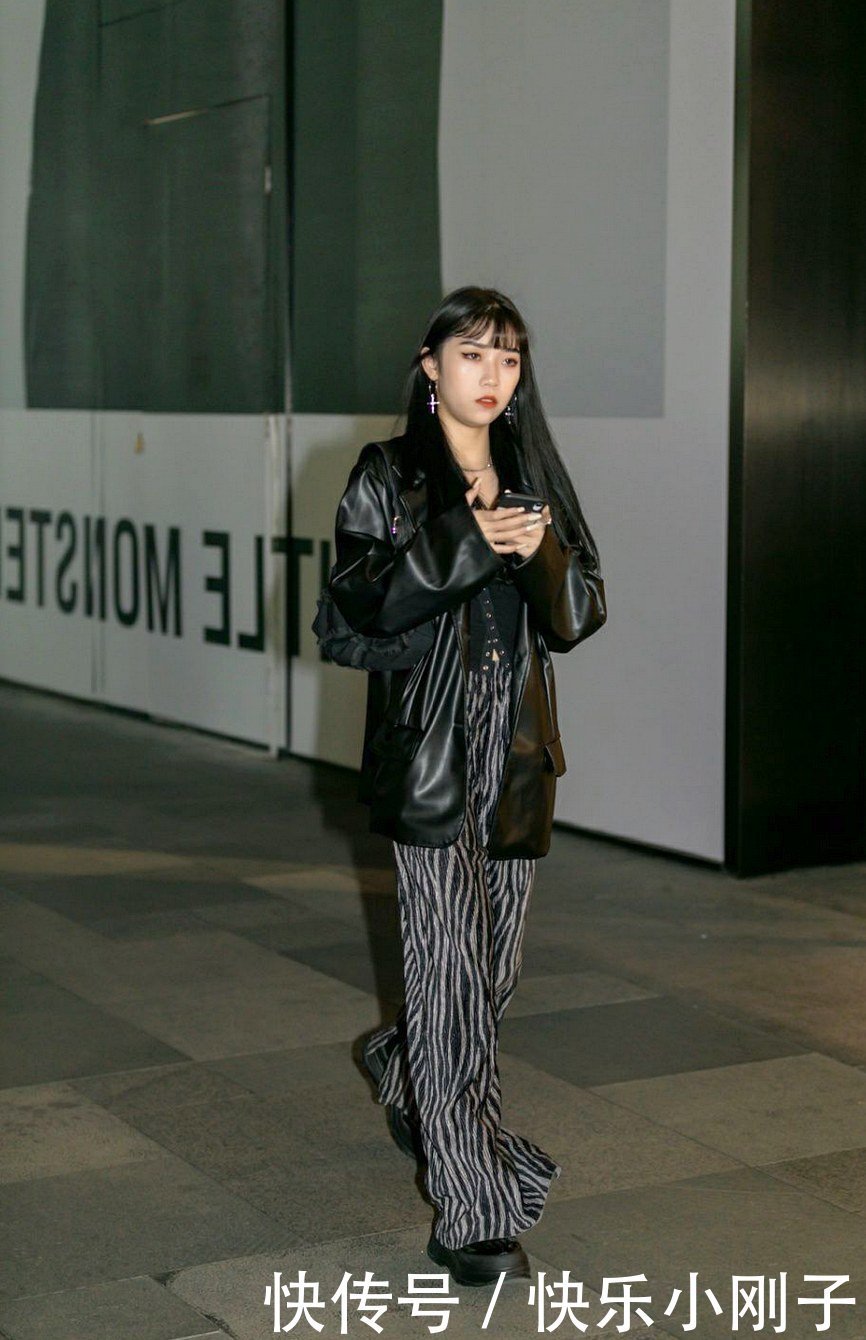 小粗腿的救赎单品来了,一条冬天的长裤,就是这么飒爽英姿