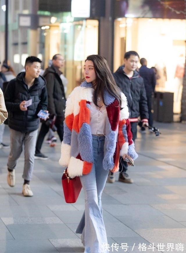 |街拍关于喜欢你这件事,就当闹了个笑话吧!