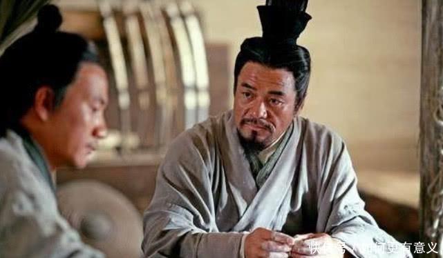 刘备|刘备被吕布骂为“大耳儿”时,关羽和张飞为何没有出声!