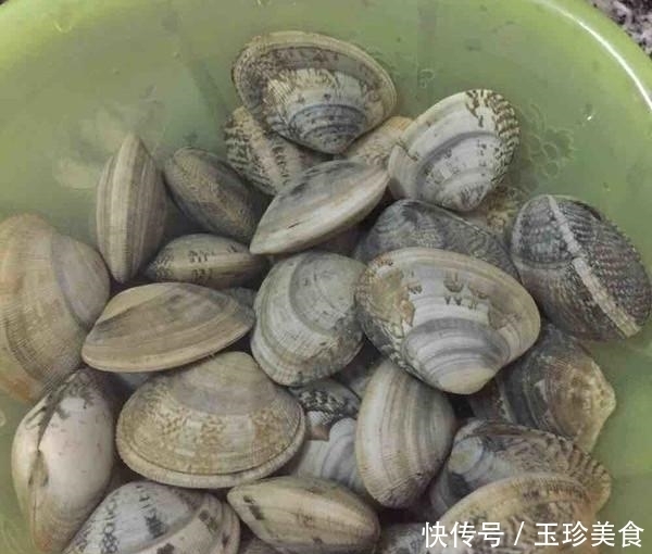 炒花甲怎么才能做出鲜味又没沙子？海边人教你正宗做法，巨赞！