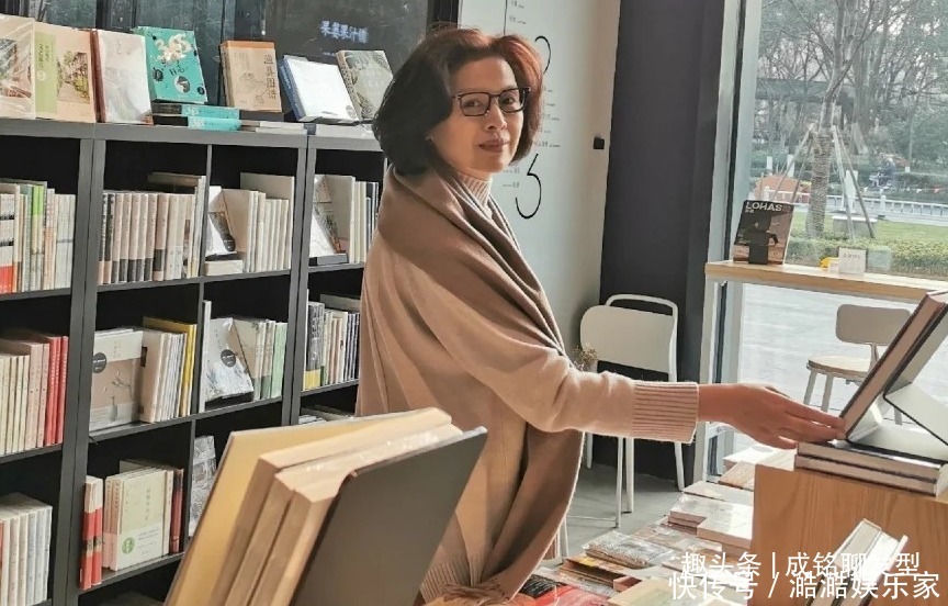 老年人别总烫小卷发型,学学三位60岁时髦奶奶的减龄发型,超洋气