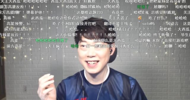 月神Moon直播首秀完美收官，人皇sky献声爆料，原来还有这瓜？