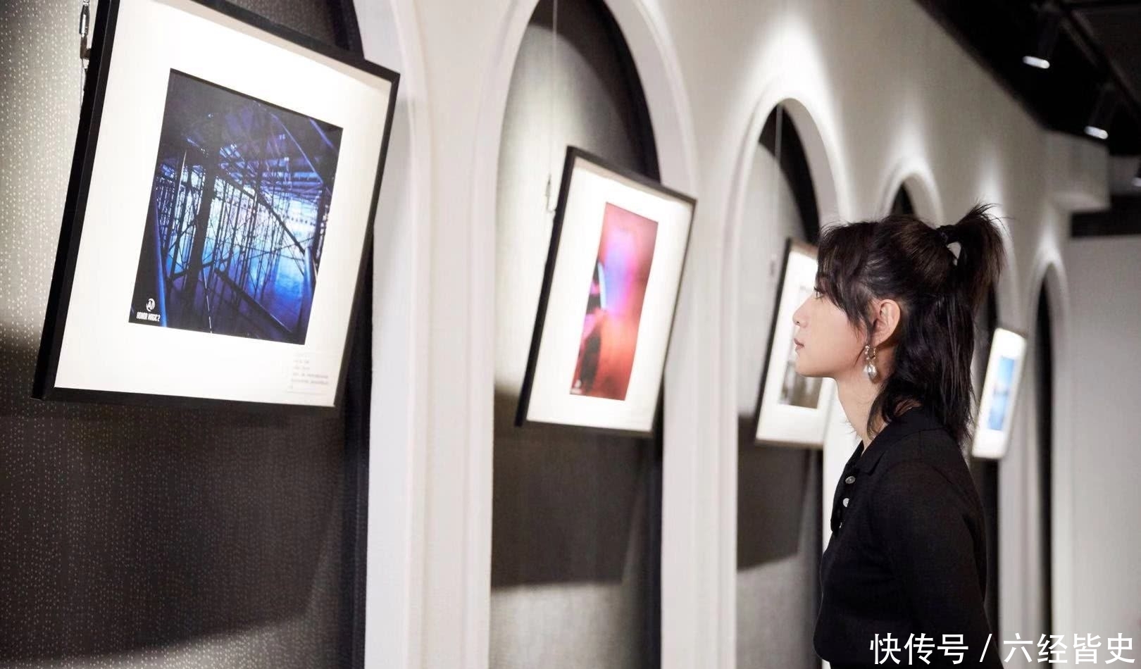 越来越|周笔畅越来越大胆,剪掉一支袖子不怕冷,还要把裤子分成三段