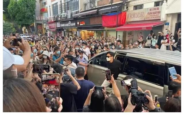 应采儿《听姐说》未实现的目标，陈小春《披哥》代她圆梦