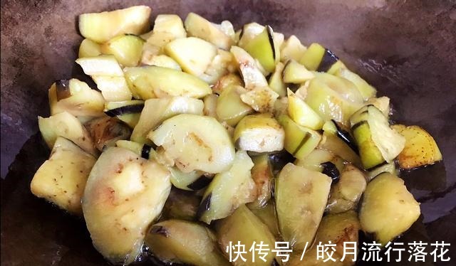 好吃|茄子别再做老一套了，学会这个茄子的做法，好吃还新鲜！