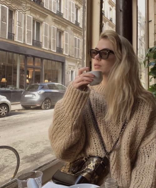 简单的色系更能营造高级感，不妨试试这几种极简配色，显贵有气质