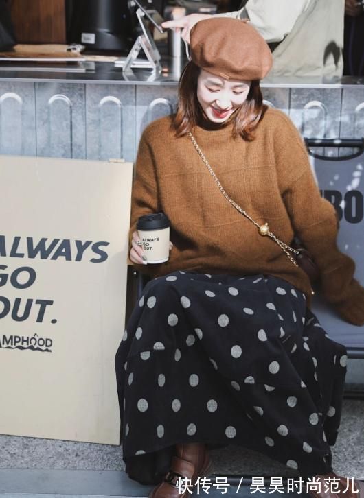 搭配 会穿搭的女人,冬天更爱暖色系搭配,优雅大方又不失时尚气质
