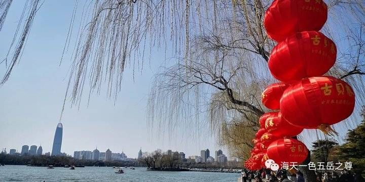 春暖花开，泉城市民逛街赏景乐开怀……