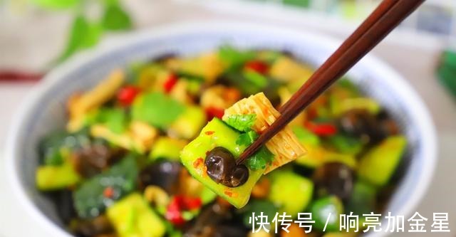 lsj|夏天就馋这菜，4种食材放一起，不炒不炖切好加料一拌，开胃解暑！