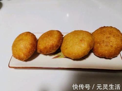 炸糖糕时,用开水和面还是冷水和面?学会1招,个个空心不破皮