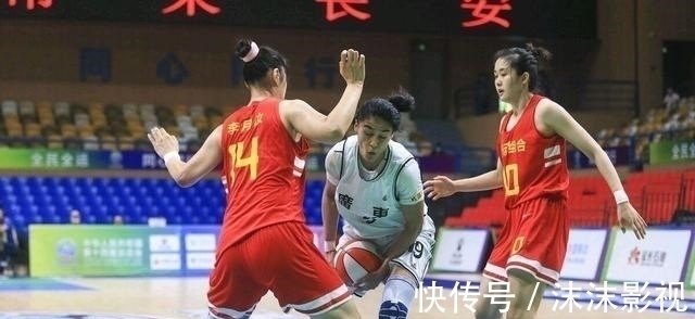 wcb6投1中得5分！女篮巨无霸遭遇克星 李月汝26+教做人 或无缘国家队