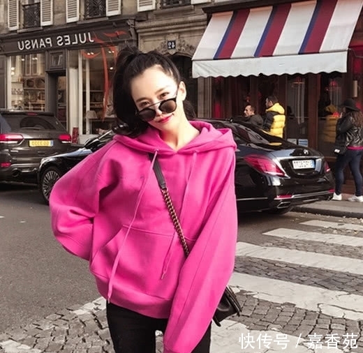 卫衣|减龄的卫衣,遇上这3款潮裤,展现个性与活力