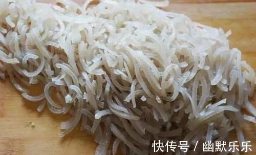 做猪皮冻时,直接下锅煮是错的,多加一步,猪皮冻筋道Q弹无腥味