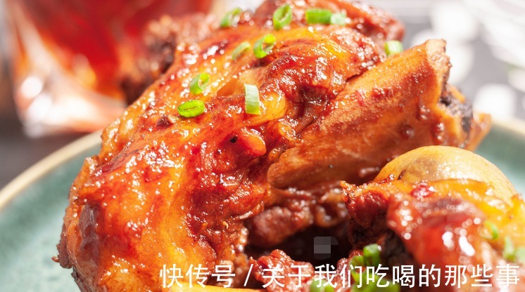 贴秋膘|贴秋膘,尝尝这道“酱骨头”,软烂脱骨,酱香入味,汤汁拌饭好吃