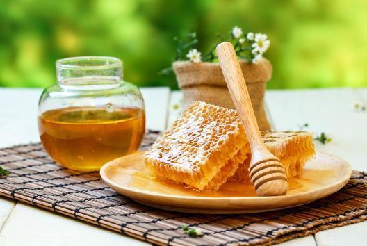 鲜牛奶|8个月孩子肠坏死,原因竟是吃错辅食,这3种食物尽量别给娃吃