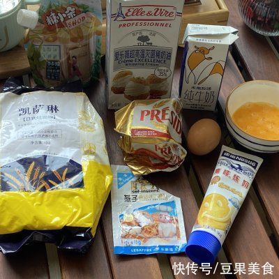 高糖酵母|#安佳马苏里拉芝士挑战赛# 零失败の肠仔包，深受小盆友喜爱