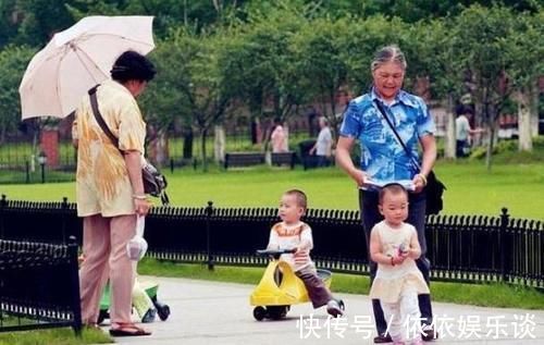 刘大姐|44岁妈妈遛娃碰到44岁奶奶,虽年龄相当,差距却一目了然