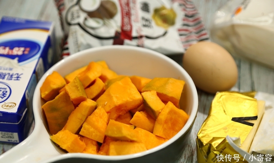 一块南瓜,一杯面粉,比蛋糕好吃,比披萨还香,新手也零失败!