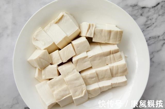 血糖|一旦查出糖尿病,再没钱也要多吃4物,血糖平稳,或比胰岛素强