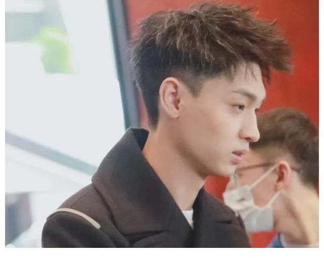 《快乐大本营》恢复录制,首期4位明星加入,现场饭拍图曝光