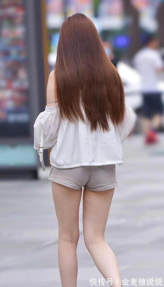 吊带 白色宽松衬衫,露肩与吊带的组合更加性感时尚!