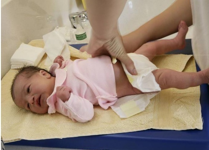 新生儿出生100天内,妈妈尽量少做3件事,对宝宝发育有好处