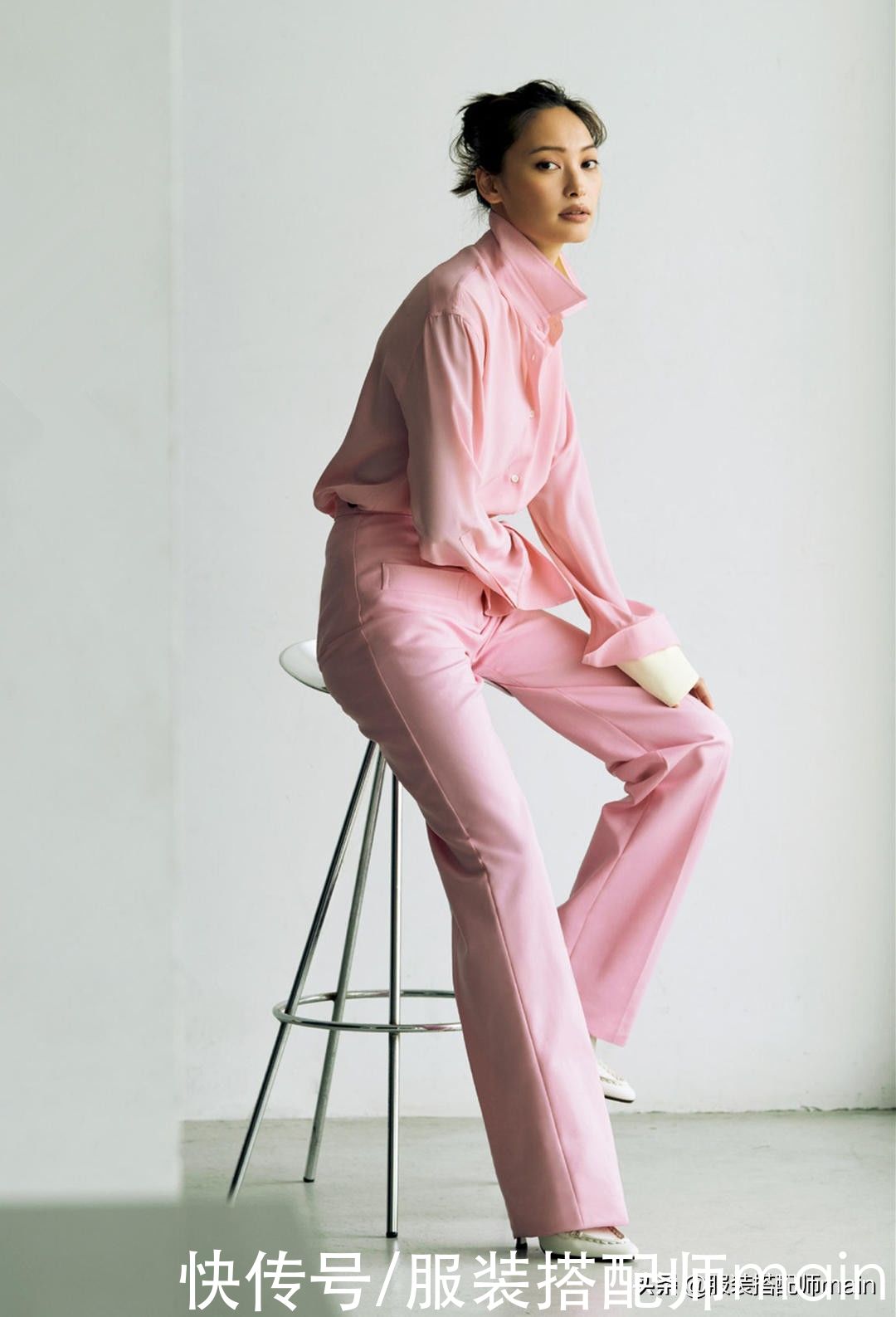 小黑裤已经过时了？今年这3种颜色的裤子才让人眼前一亮