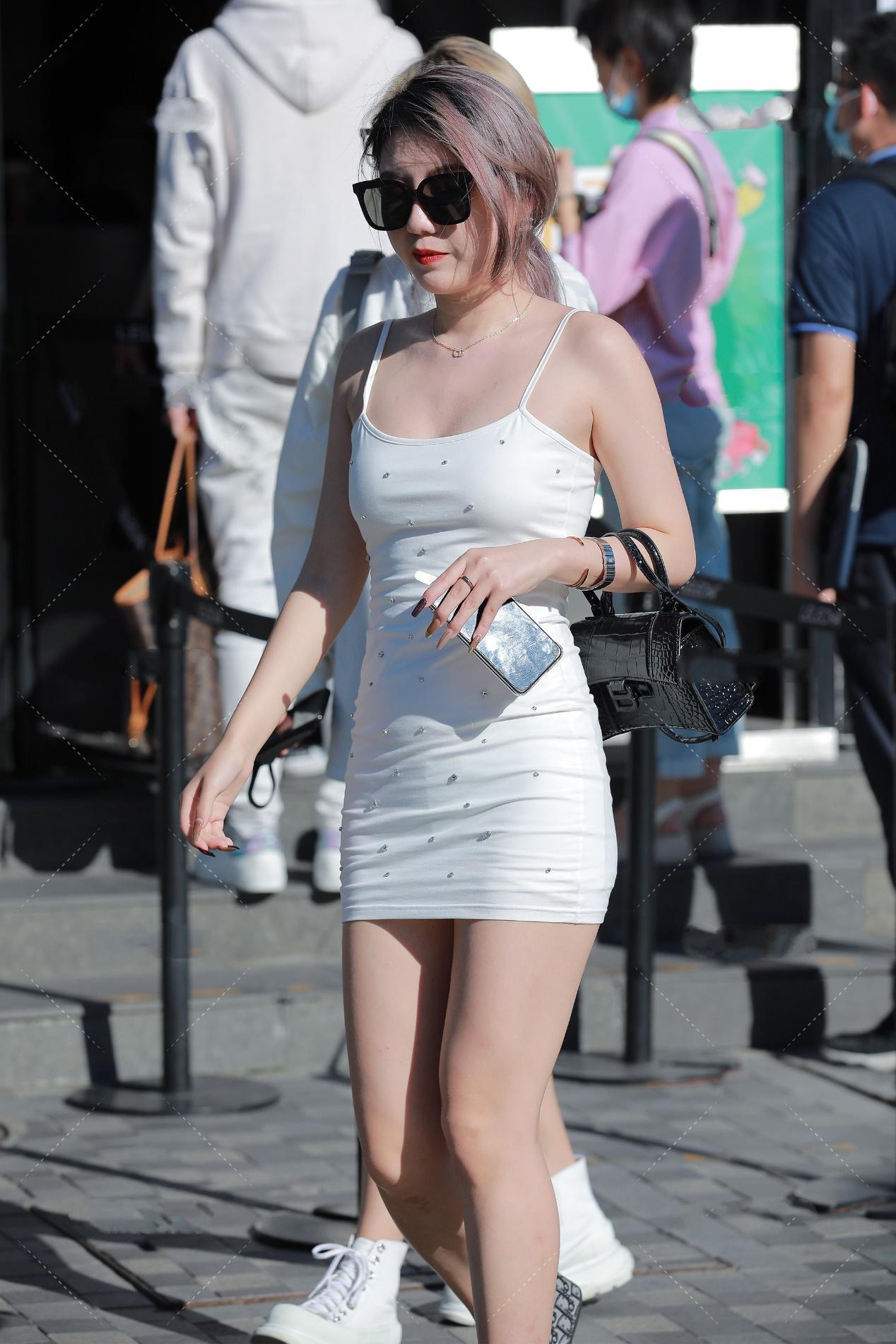 手提包包|白色无袖连衣裙, 简约不失时尚, 干净素雅有活力