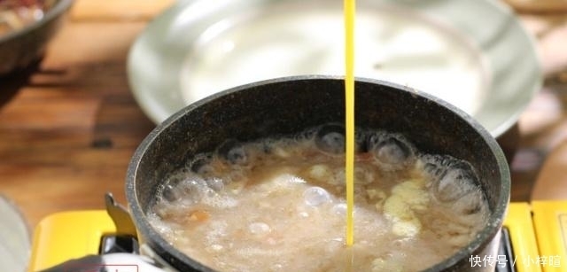 饭店的疙瘩汤大小均匀,原来少了这一步,怪不得自己做的不好喝