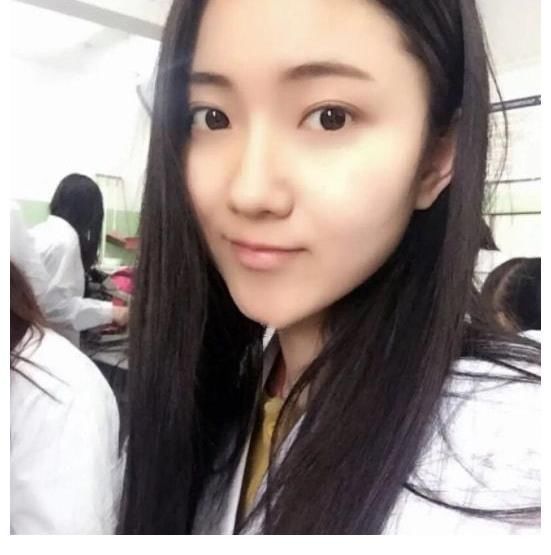 《心动4》橙子“学生照”被扒,长发披肩素颜出镜,比现在更美