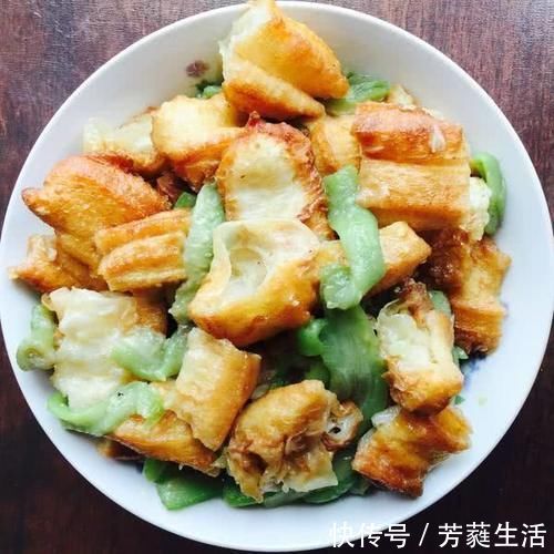 天然“防晒霜”找到了,夏季多吃些,补水又养颜,晒黑的皮肤变白了