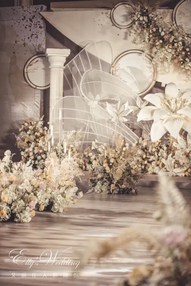 精致饱满又不失时尚感的香槟色系婚礼，这种风格的婚礼你喜欢吗