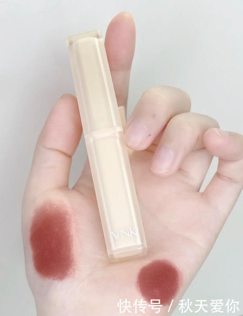 杏仁色|“奶凶”系口红才是秋冬霸主，尤其是这4支，涂上又嗲又魅还显白