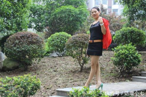 女性|52岁中医提醒,冬天1片叶子泡水,远离更年期失眠,睡得舒舒服服