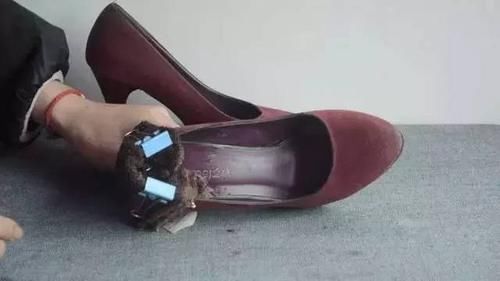 包装纸|鞋子挤脚？老司机教你2招，学会后鞋子怎么穿都舒服！