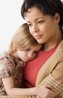 哭泣|11岁女孩是4个孩子的“妈”,经常一个人无故哭泣:我只是孩子