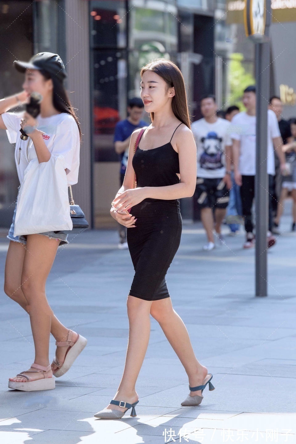 搭配 时尚气质优雅的女孩,走大街上格外的突出,异常的迷人!