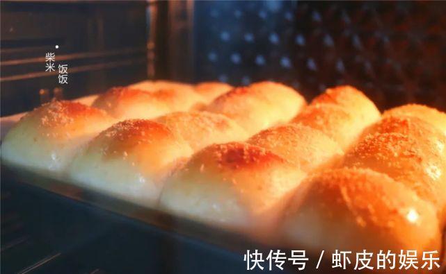 做法最简单的面包，只需普通食材，柔软香甜，适合在家做