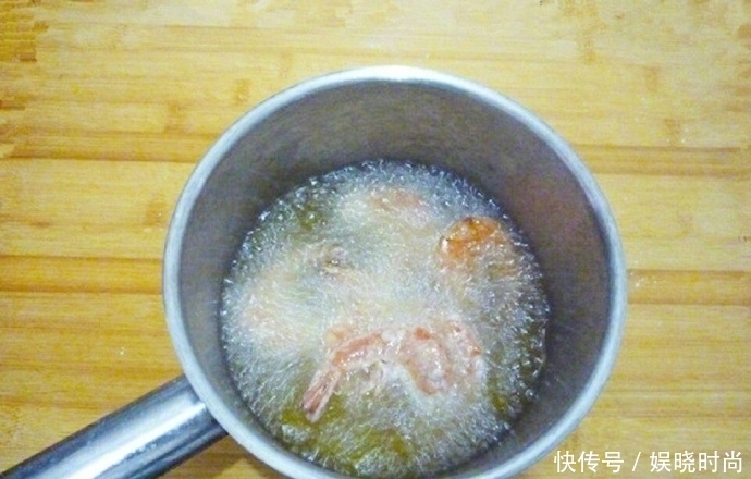 不放过|蒜蓉椒盐虾,让你连虾壳都不放过的大虾做法,还有着浓浓的蒜香