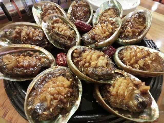 第一次去餐厅吃鲍鱼,服务员问要几头时,这样回答才最正确