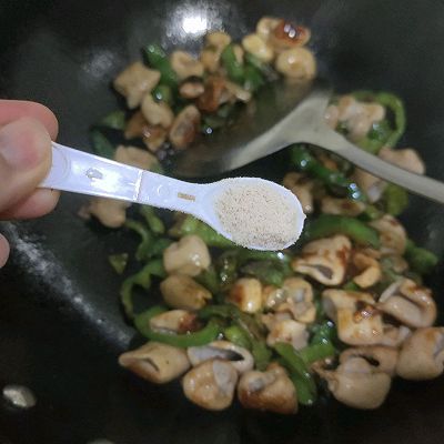 招牌|#一勺葱伴侣，成就招牌美味#回味无穷的青椒肥肠