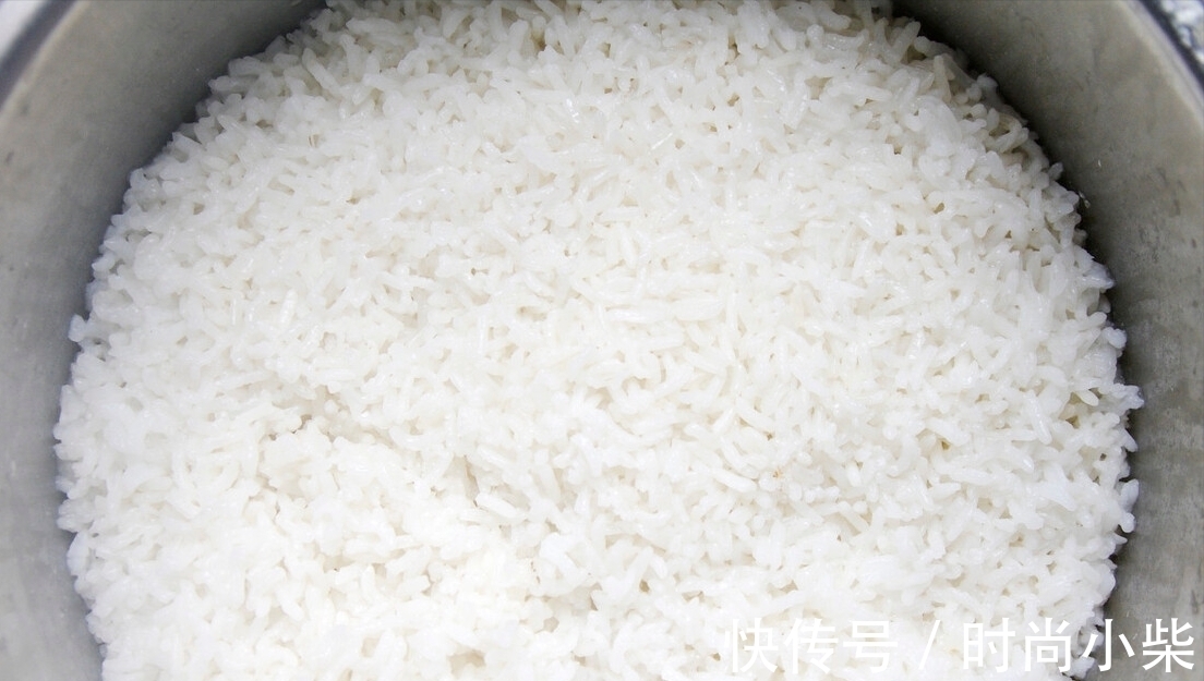 家常|家常煮米饭，直接加水下锅是错的，牢记2个窍门，米饭更香更软糯