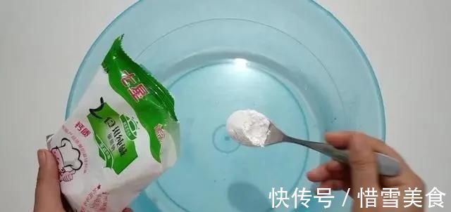 纯碱|厨房抹布脏了千万别扔,只需用纯碱泡一泡,立马焕然一新,实用