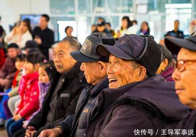 夫妇带8旬母亲徒步旅行，3个月跨4省走2000公里：完成她的梦想
